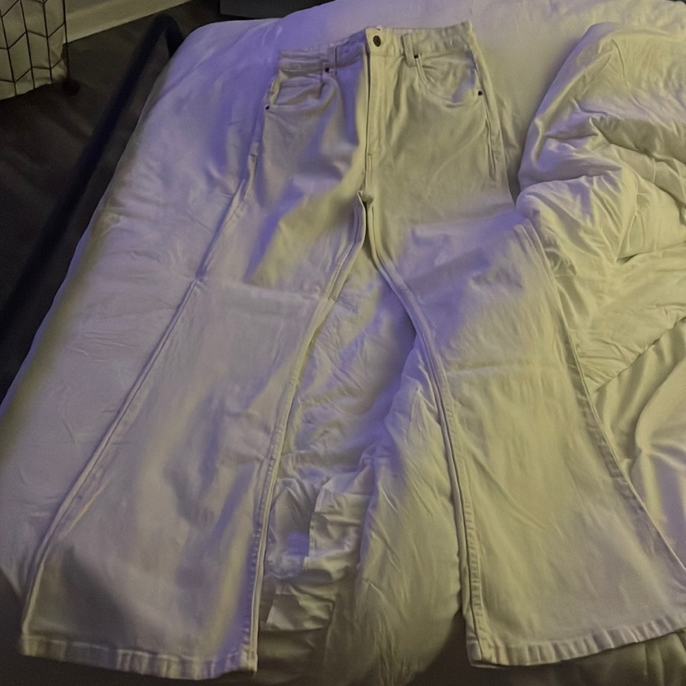 Cutie cotton on flare white jeans !